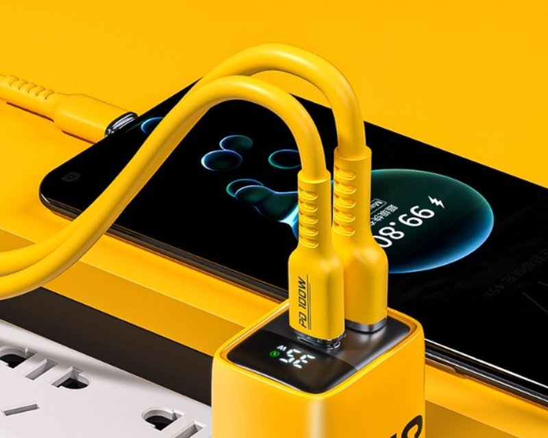 GPS01087_3.jpg WP-U25 Super brzi Strujni GaN Punjač, 2-porta USB (3.0 i 3.1 Tip-C) 35W, sa displejom, žuti - Slika 3